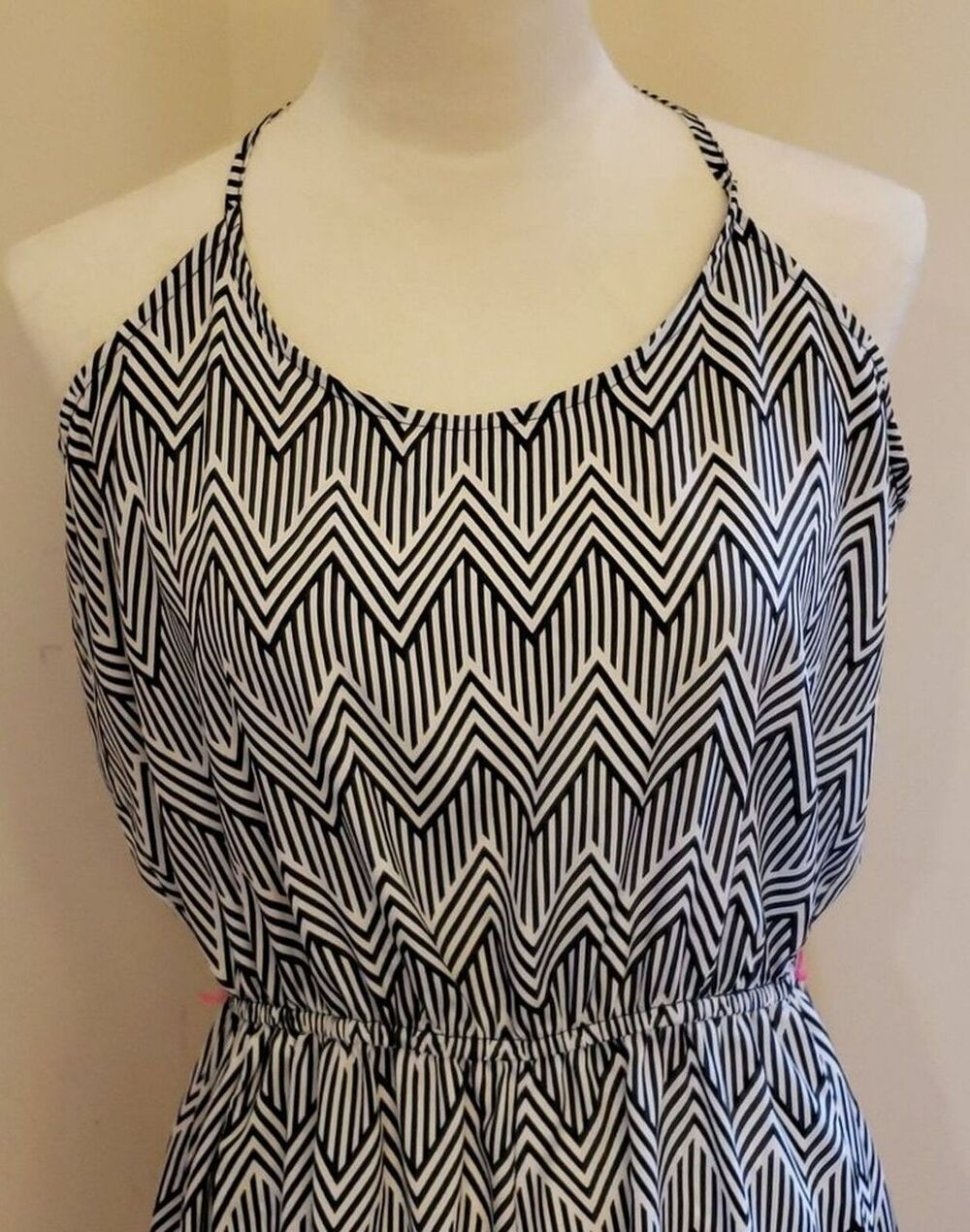 City Triangles Graphic Black and White Short Jumper, 100% Polyester, Size Large